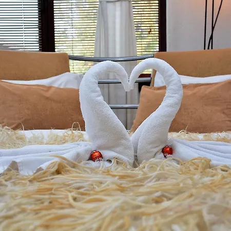 Отель Momini Dvori Boutique