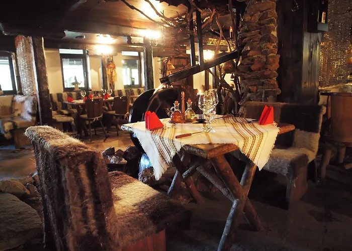 מלון Momini Dvori Boutique בנסקו