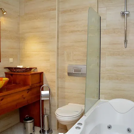 Momini Dvori Boutique ホテル 3*